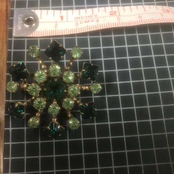 Vintage Two-Tone Green Rhinestone Brooch Lapel Pin - Picture 3 of 8